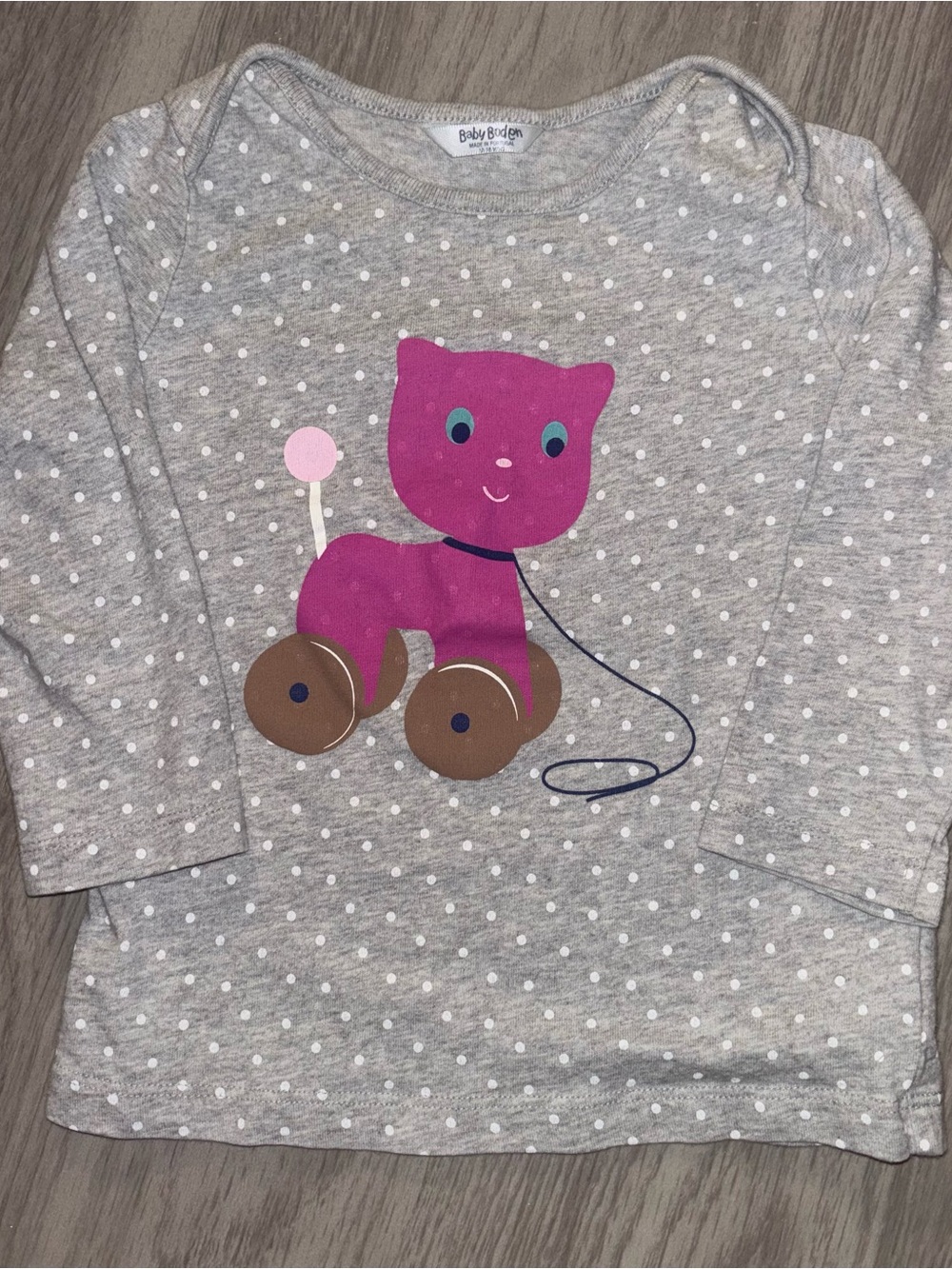 Baby Boden Gray Polka Dot Long-Sleeve Top with Pink Kitty Graphic